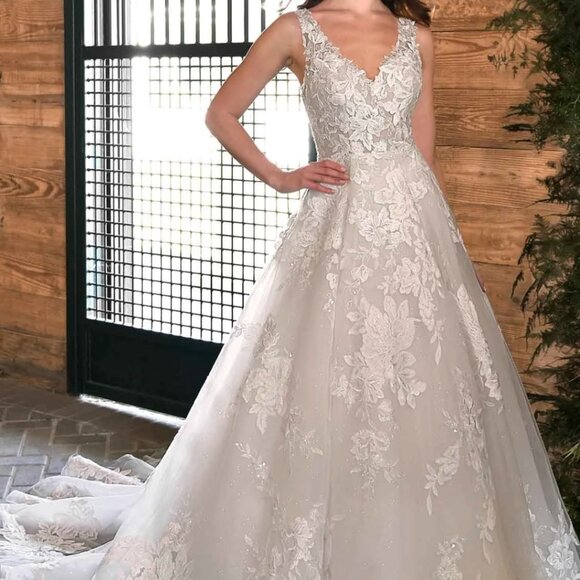 Essense of Australia Lace V-Neckline Wedding Dress with Optional Long Sleeves - Picture 9 of 13